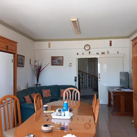 Vasilis House Family منزل للإقامة لارنكا