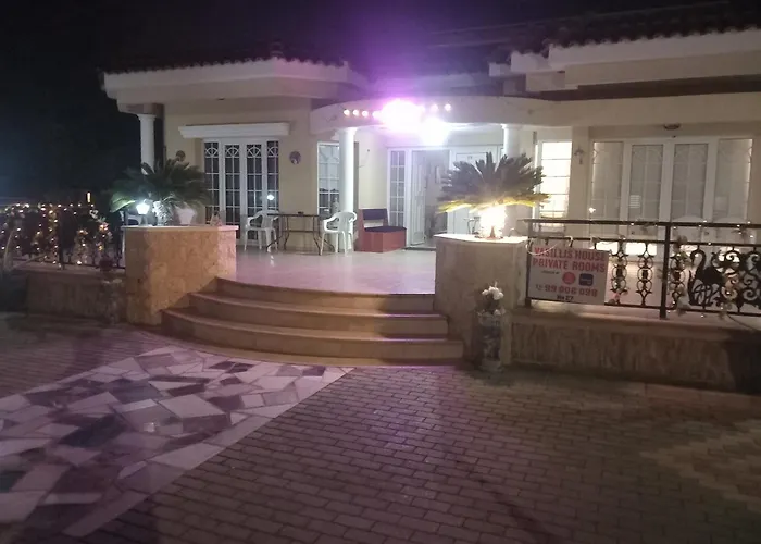 ホームステイ Vasilis House Family